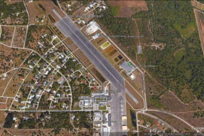 PRIVAT LOT NEXT TO AIRPORT RUNWAY IN FORT MYERS
